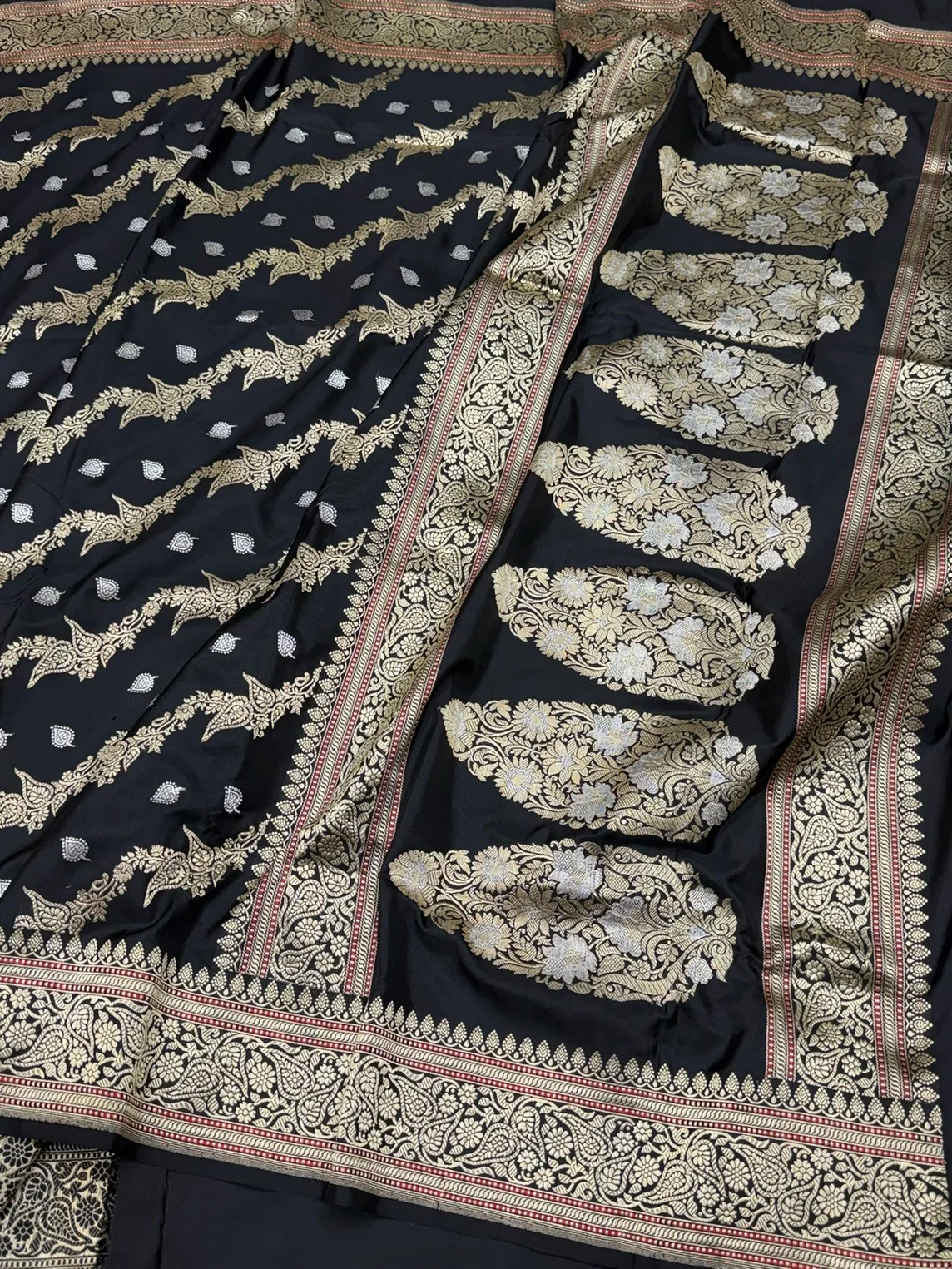 Black Handwoven Pure Banarasi Silk Saree – Kadwa Weave in 100% Katan Mulberry Silk - Image 3