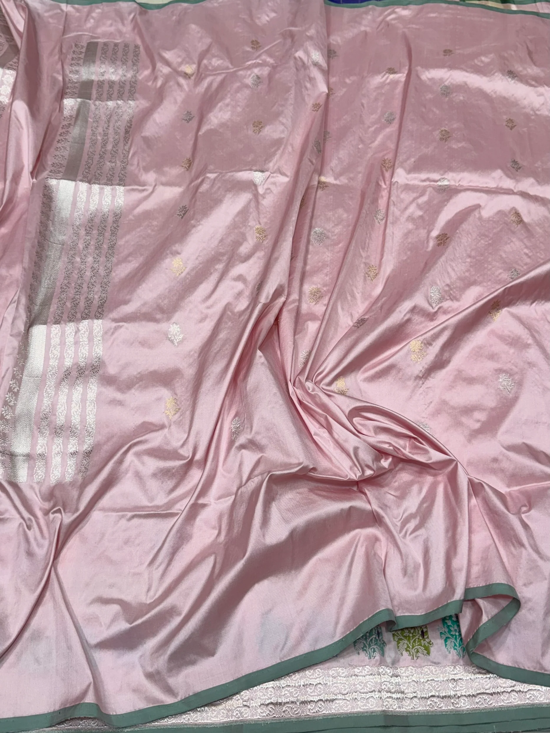 Powder Pink Handwoven Pure Banarasi Silk Saree – Kadwa Weave in 100% Katan Mulberry Silk - Image 2