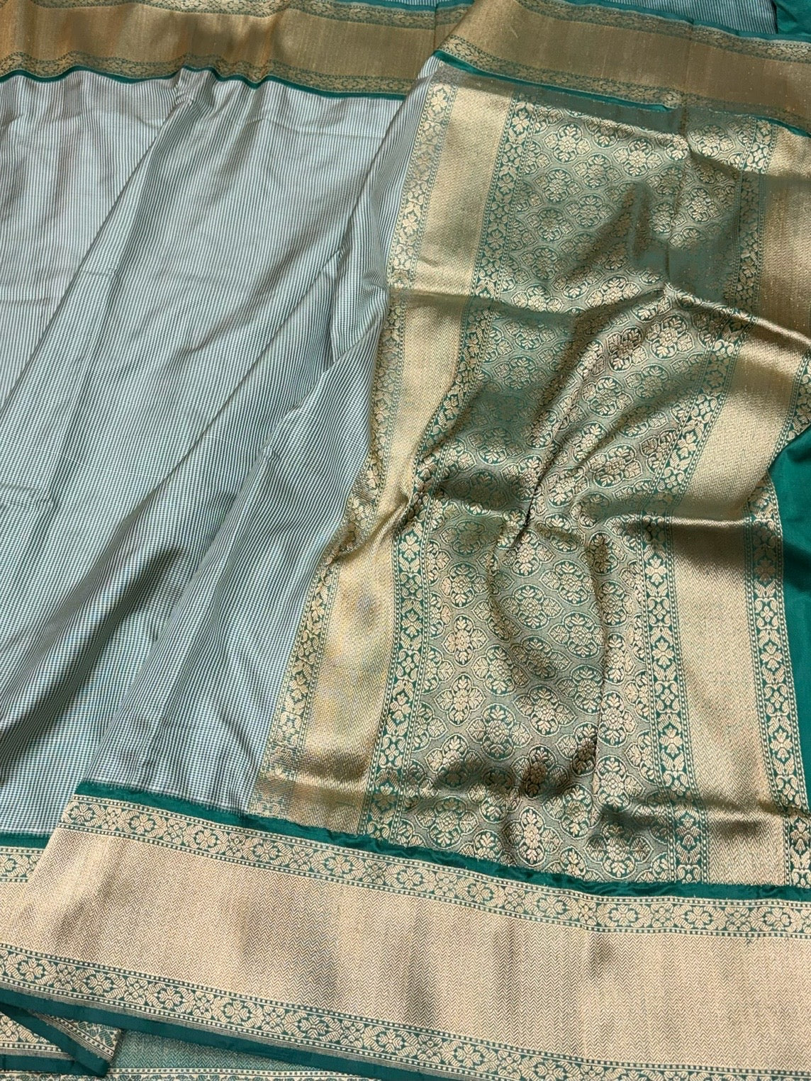 Bottle Green Handwoven Pure Banarasi Silk Saree – Kadwa Weave, Pure Katan-Mulberry Silk - Image 3