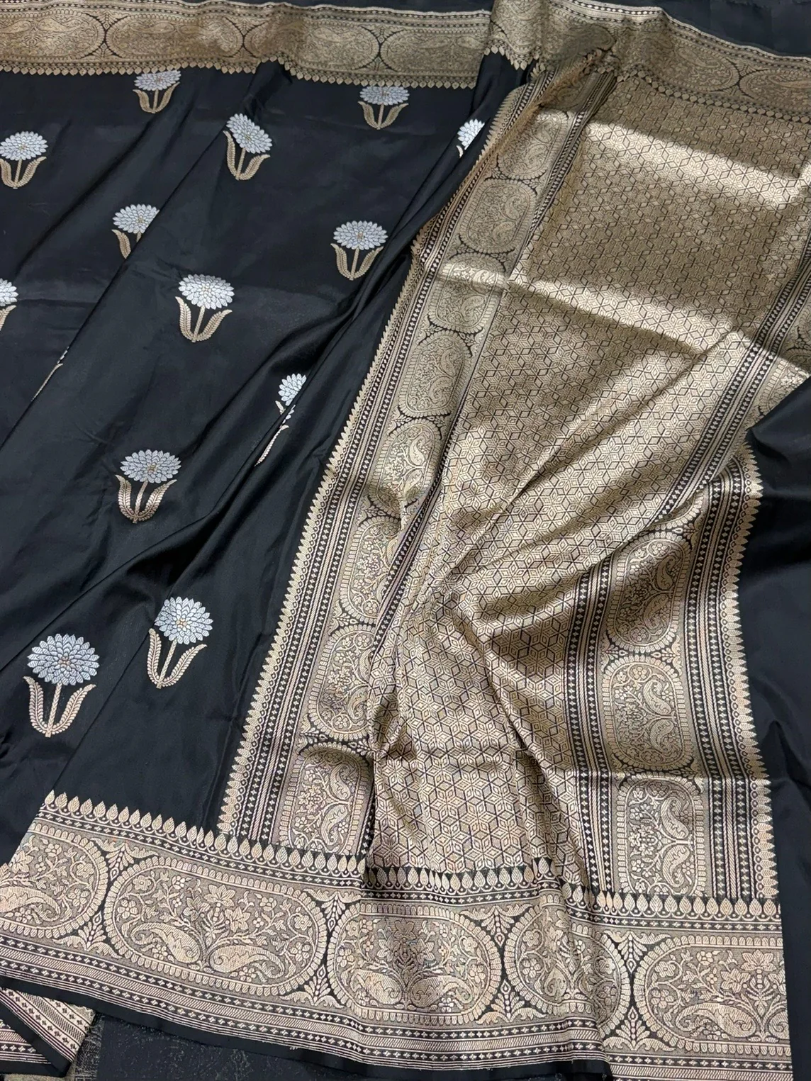 Black Handwoven Pure Banarasi Silk Saree – Katan Silk | Kadwa Weave | Elegant Traditional Banarasi Saree - Image 3