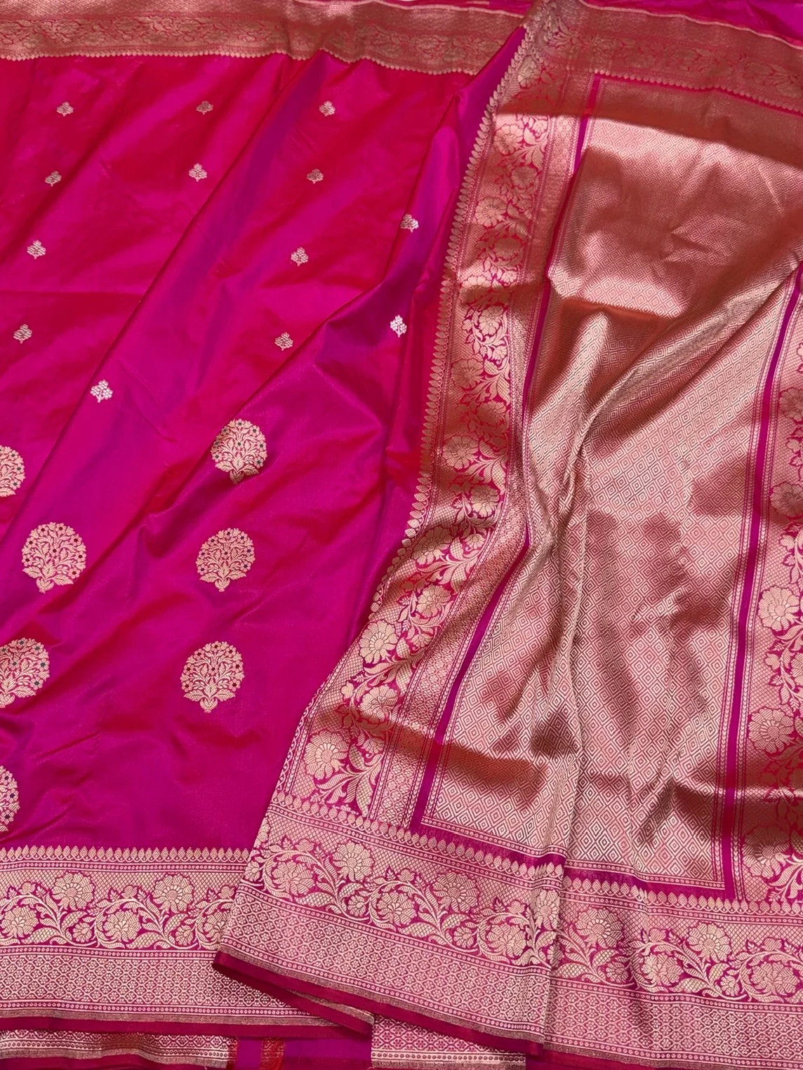 Rani Pink Handwoven Pure Banarasi Silk Saree – Katan Silk, Kadwa Weave & Elegant Traditional Borderal Border - Image 3