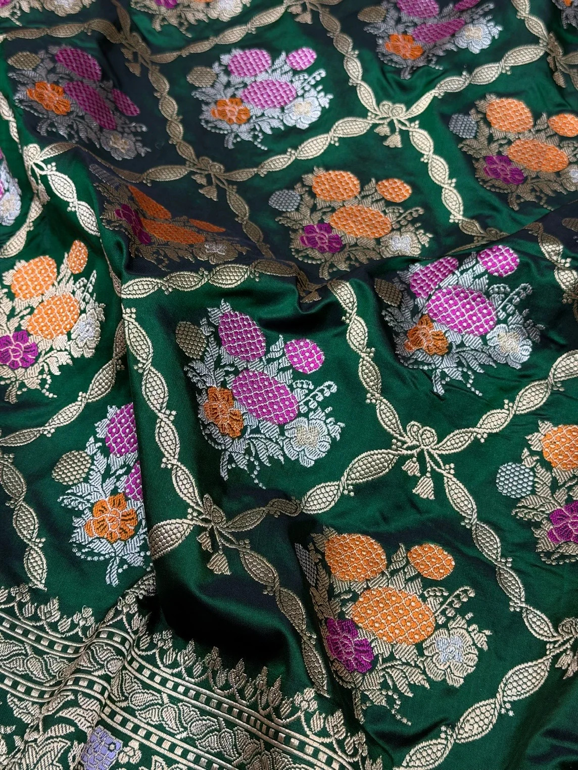 Bottle Green Handwoven Pure Banarasi Silk Saree – Luxury Kadwa Handloom Wedding & Festive Saree - Image 3