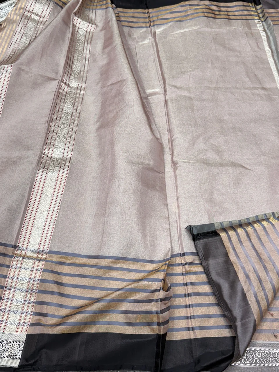 Mauve Handwoven Pure Banarasi Ektara Tissue Saree - Image 2