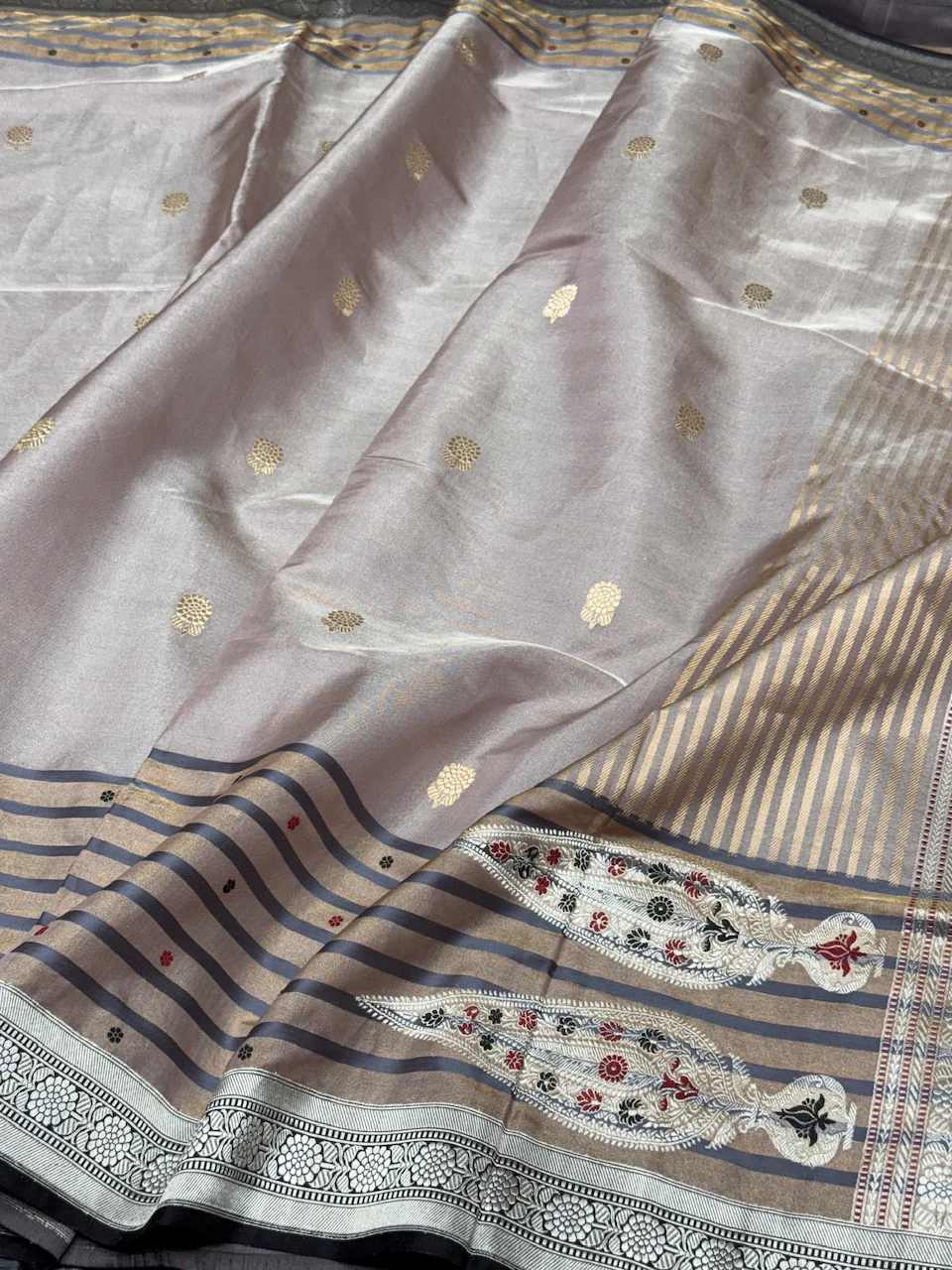 Mauve Handwoven Pure Banarasi Ektara Tissue Saree - Image 3