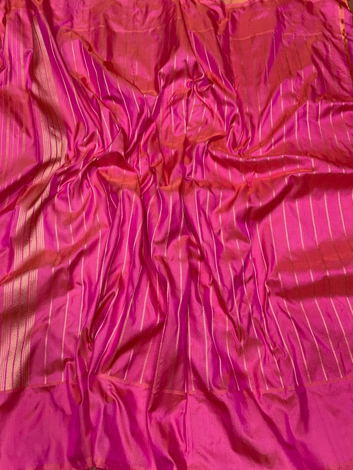Rani Pink Handwoven Pure Banarasi Tissue Saree - Image 2