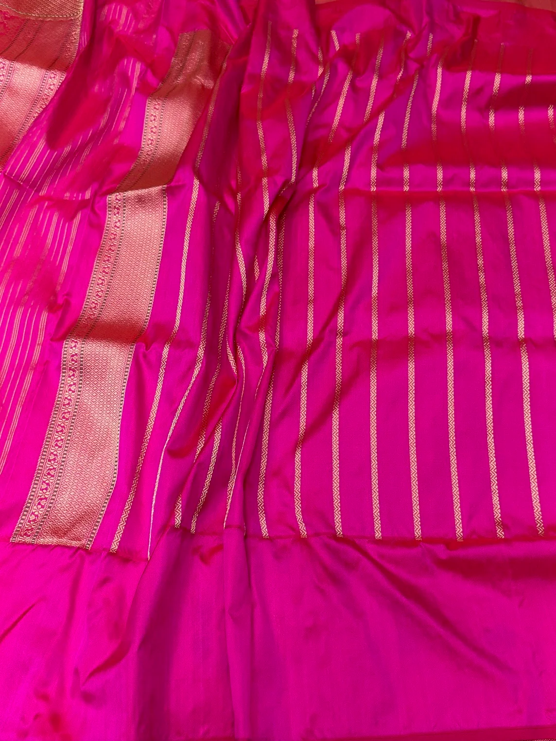 White Handwoven Pure Organza Silk Saree – Kadwa Weave, Kora-Mulberry Silk, Rani Pink Skirt Border Saree - Image 3