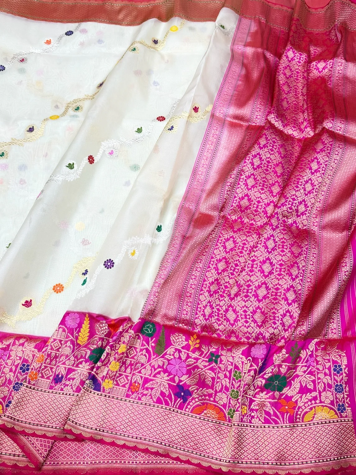 White Handwoven Pure Organza Silk Saree – Kadwa Weave, Kora-Mulberry Silk, Rani Pink Skirt Border Saree - Image 4