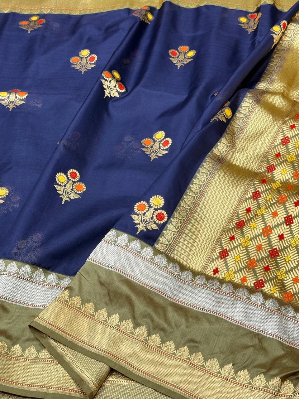 Navy Blue Handwoven Pure Ektara Organza Saree - Image 2