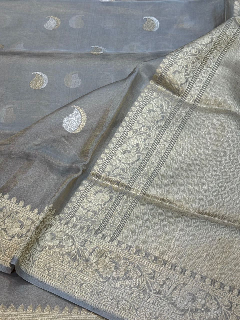 Grey Handwoven Pure Banarasi Tissue Saree - Image 2