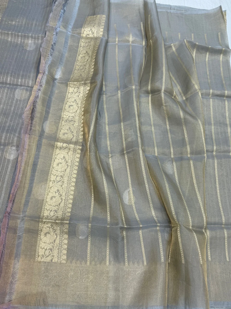 Grey Handwoven Pure Banarasi Tissue Saree - Image 3