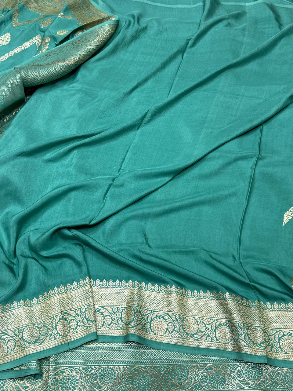 Sea Green Handwoven Pure Georgette Saree - Image 2