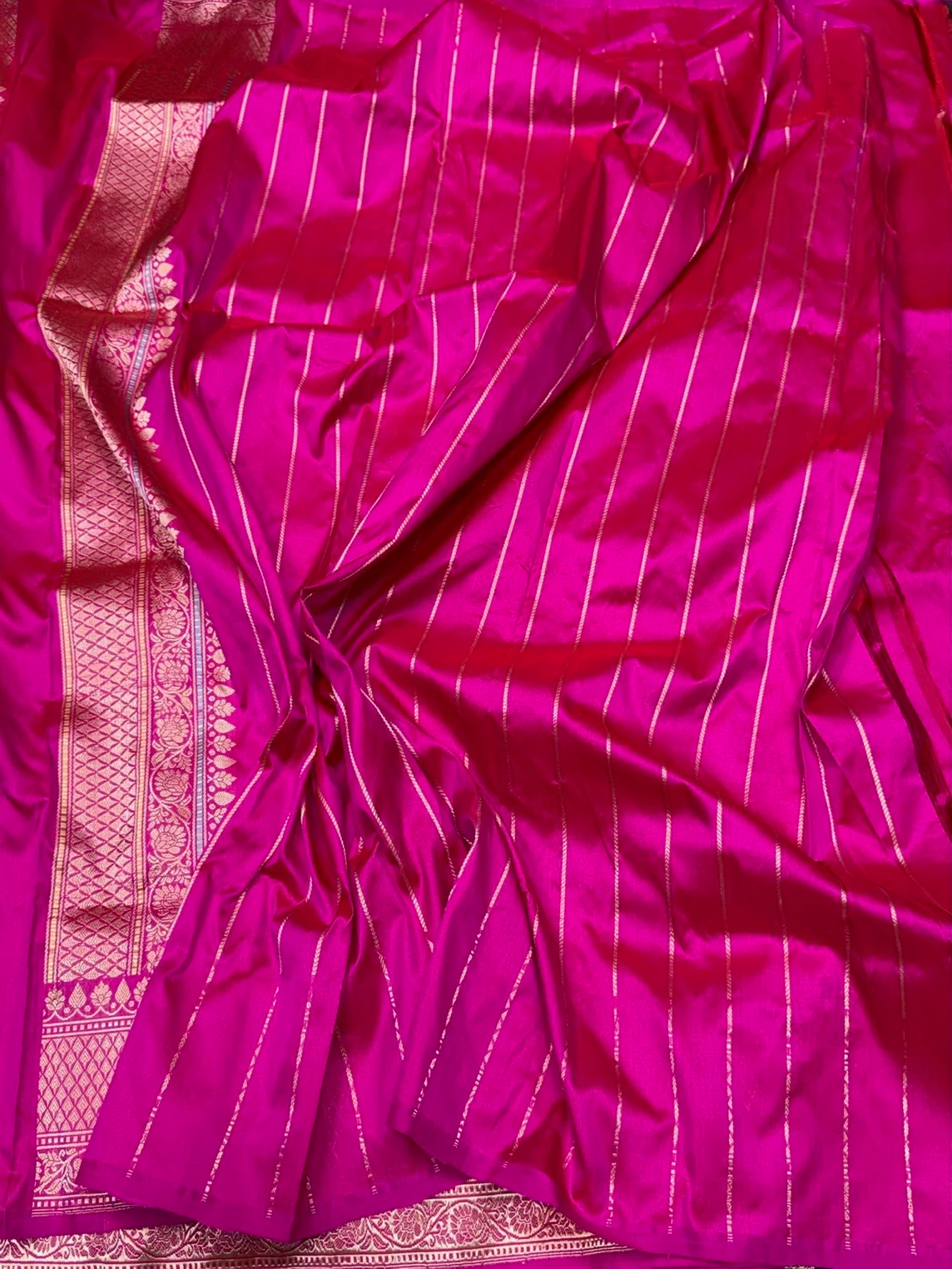 Rani Pink Handwoven Pure Silk Banarasi Saree - Image 2
