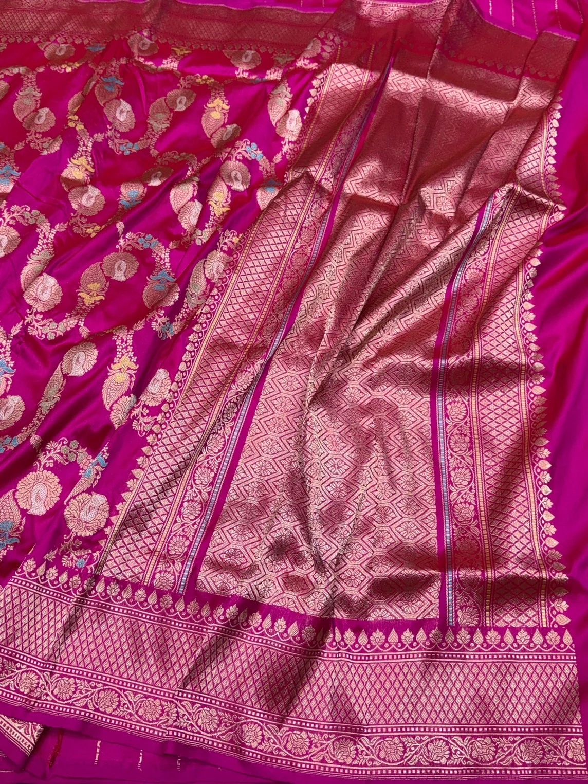 Rani Pink Handwoven Pure Silk Banarasi Saree - Image 3