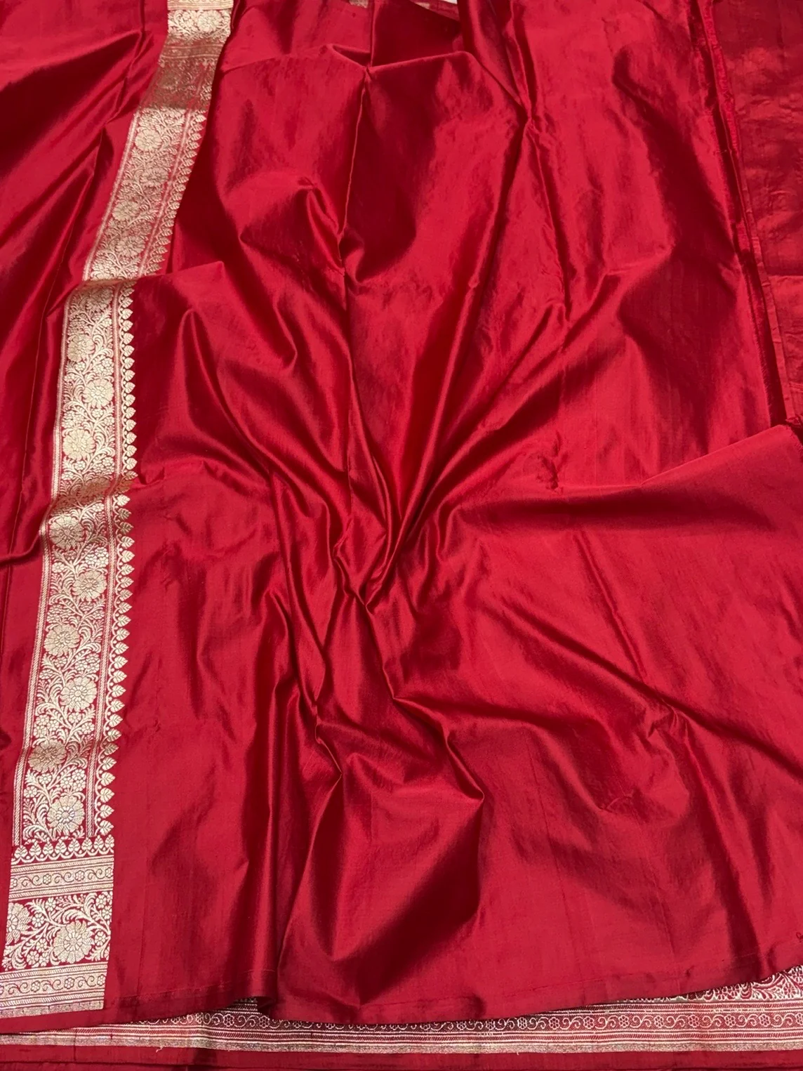 Red Handwoven Maharani Pallu Banarasi Satin Silk Saree - Image 2