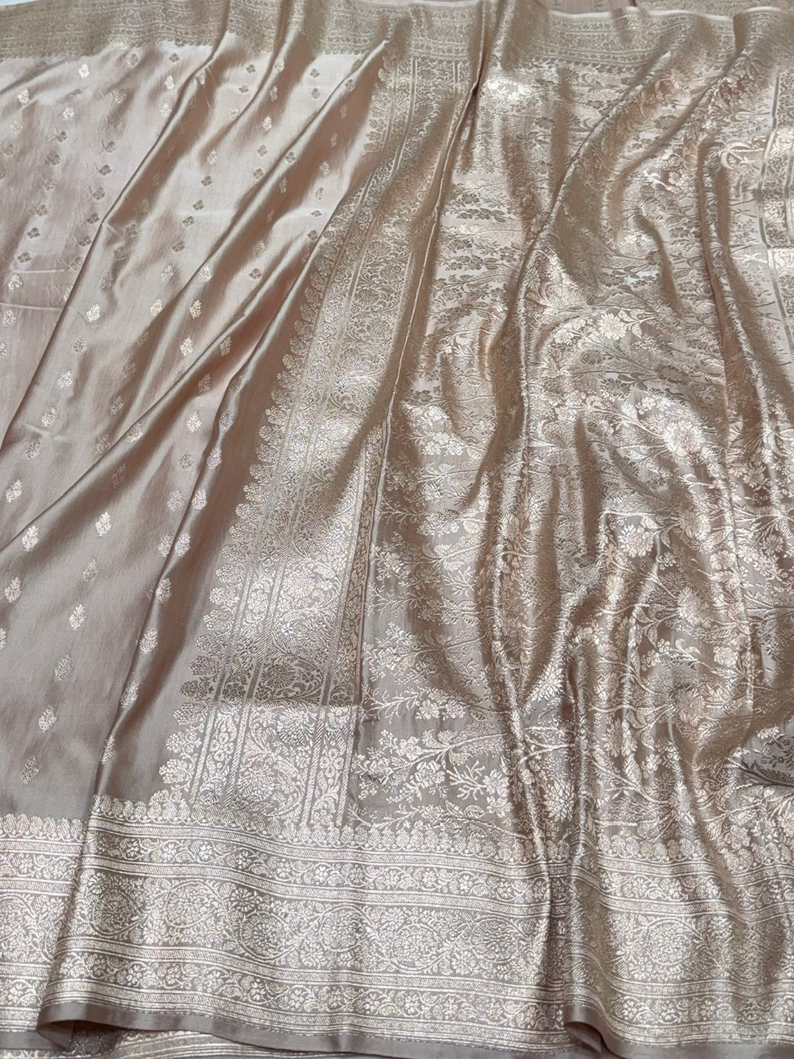 Mushroom Beige Handwoven Vintage Pure Banarasi Satin Silk Saree - Image 3