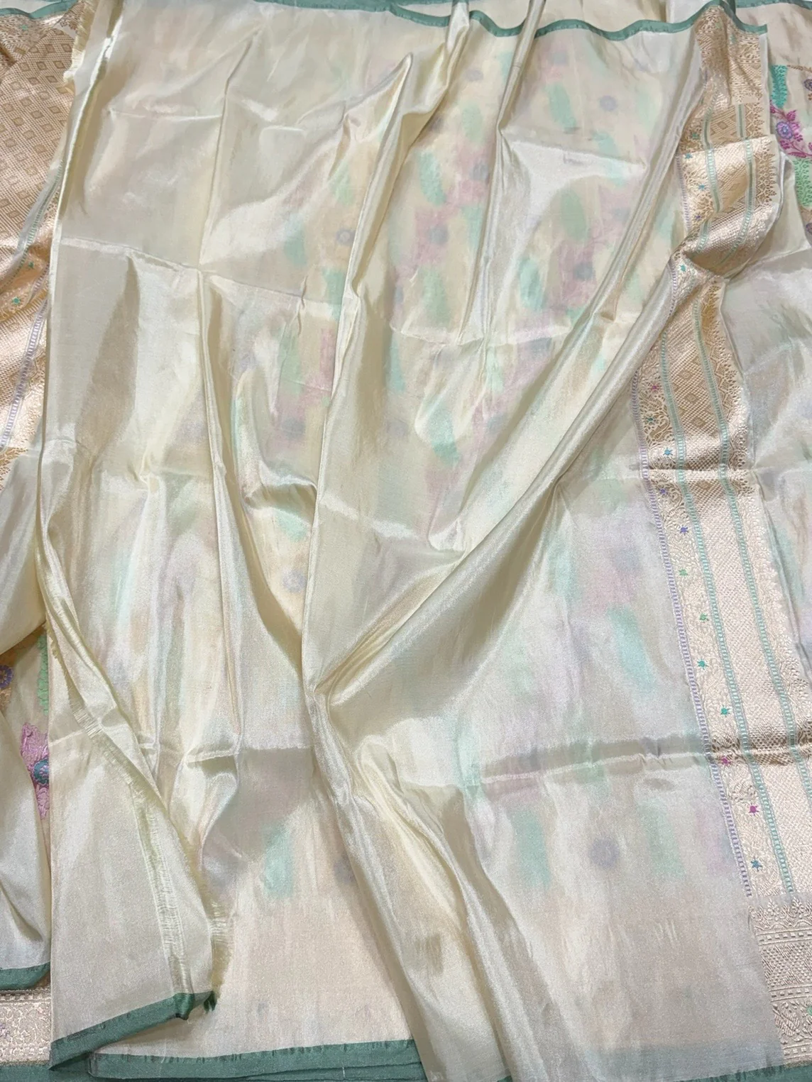 Ivory Handwoven Pure Banarasi Tissue Saree - Image 2