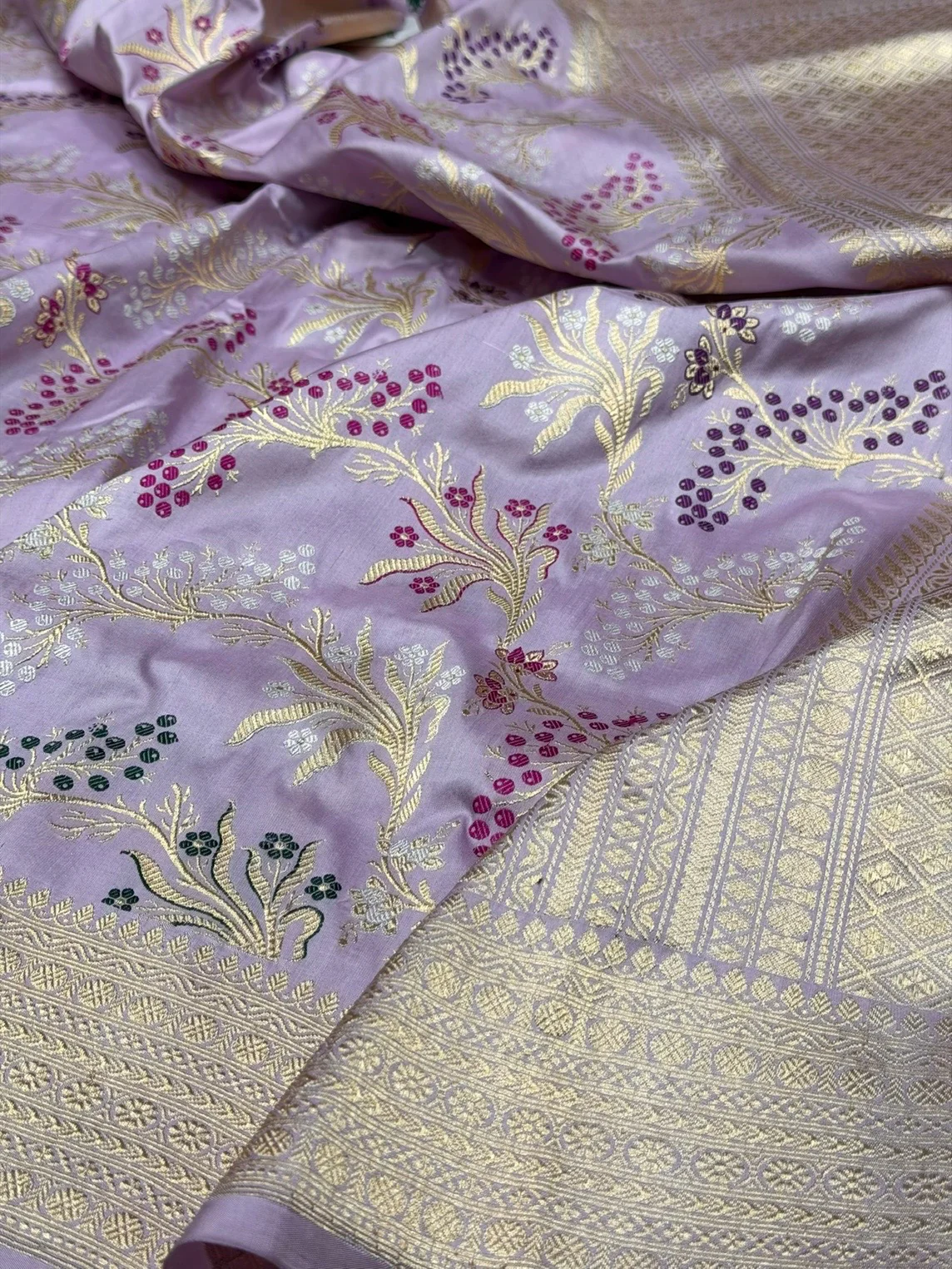 Light Lavender Handwoven Pure Banarasi Silk Saree - Image 5