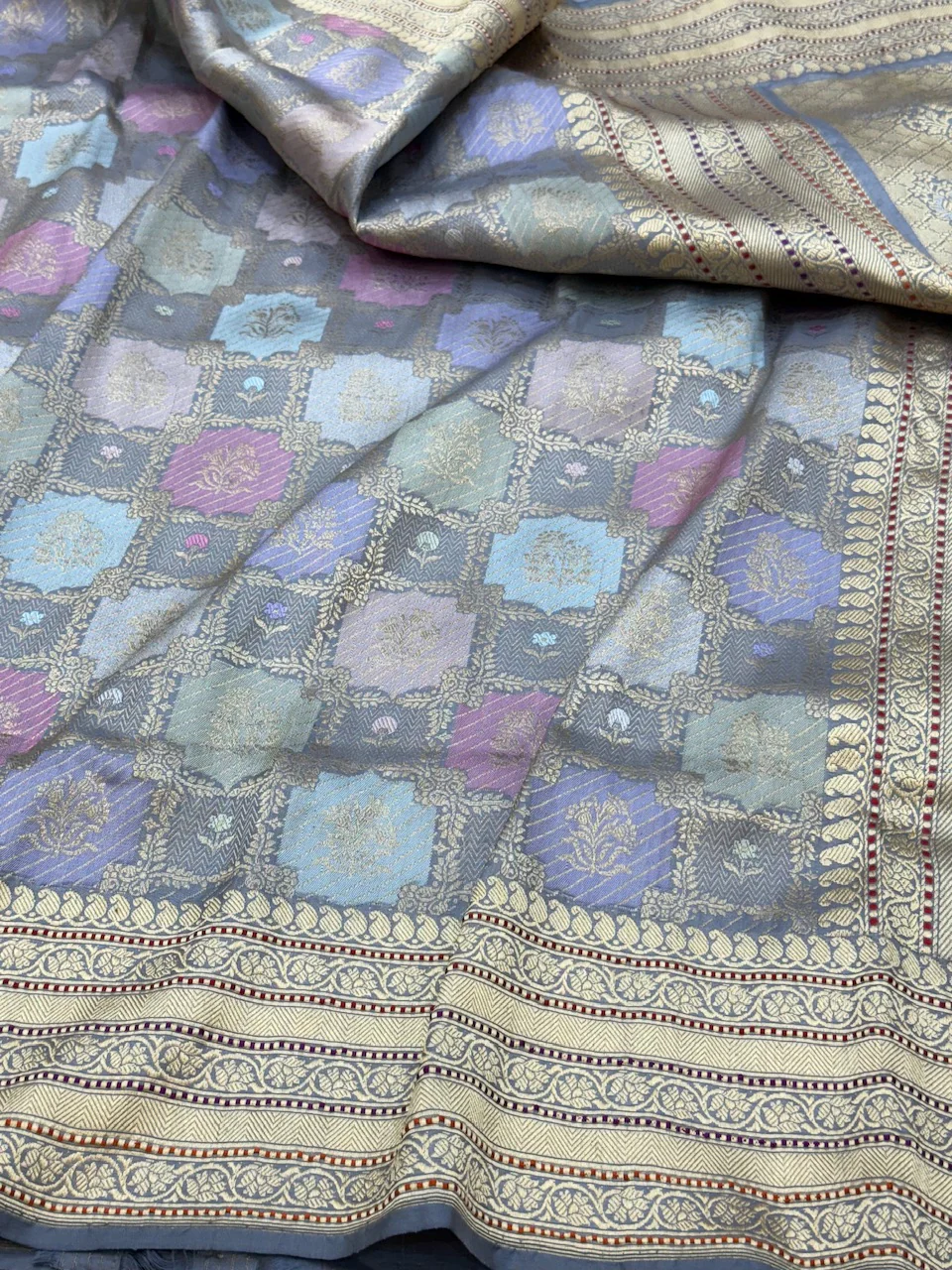 Rangkaat Handwoven Banarasi Saree - Image 4