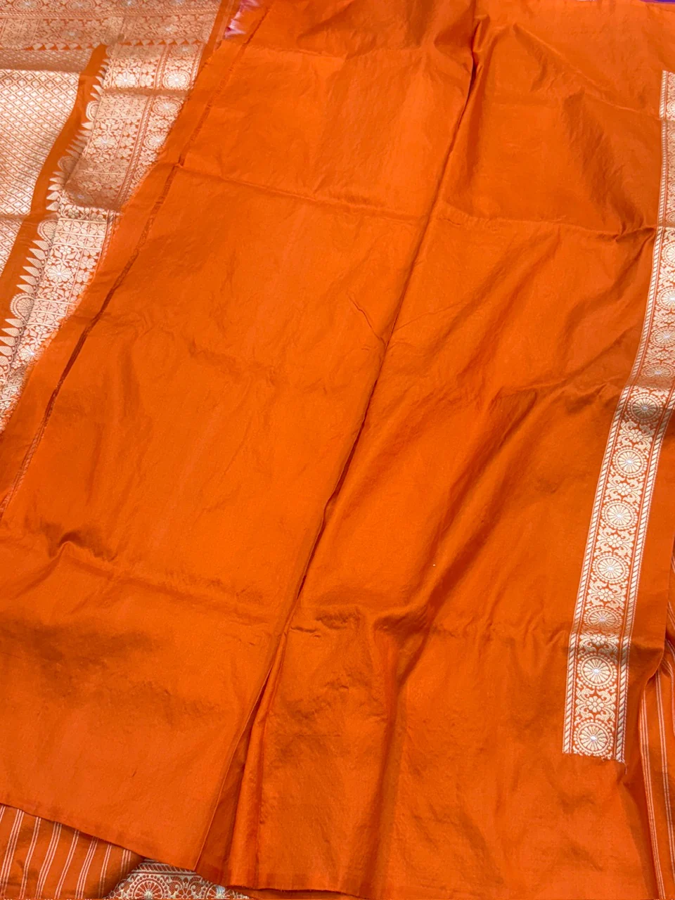 Magenta Handwoven Banarasi Pure Silk Saree - Image 3