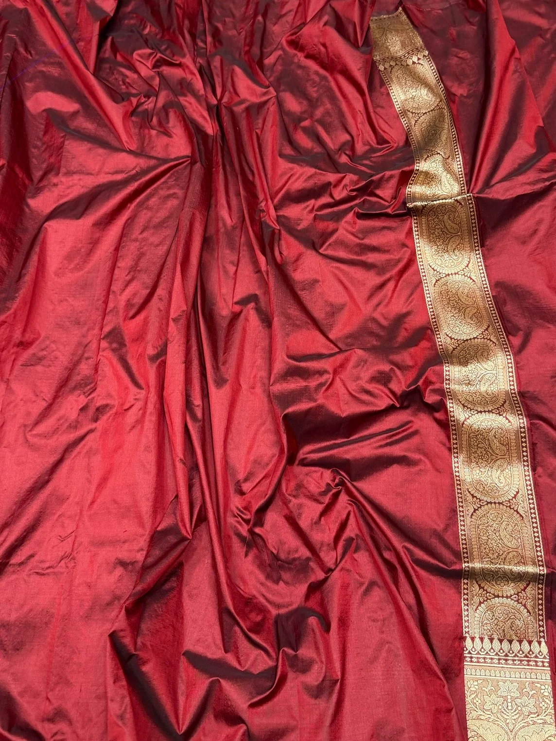 Maroon Handwoven Pure Banarasi Silk Saree in Kadwa Weave | 100% Pure Katan Silk - Image 2