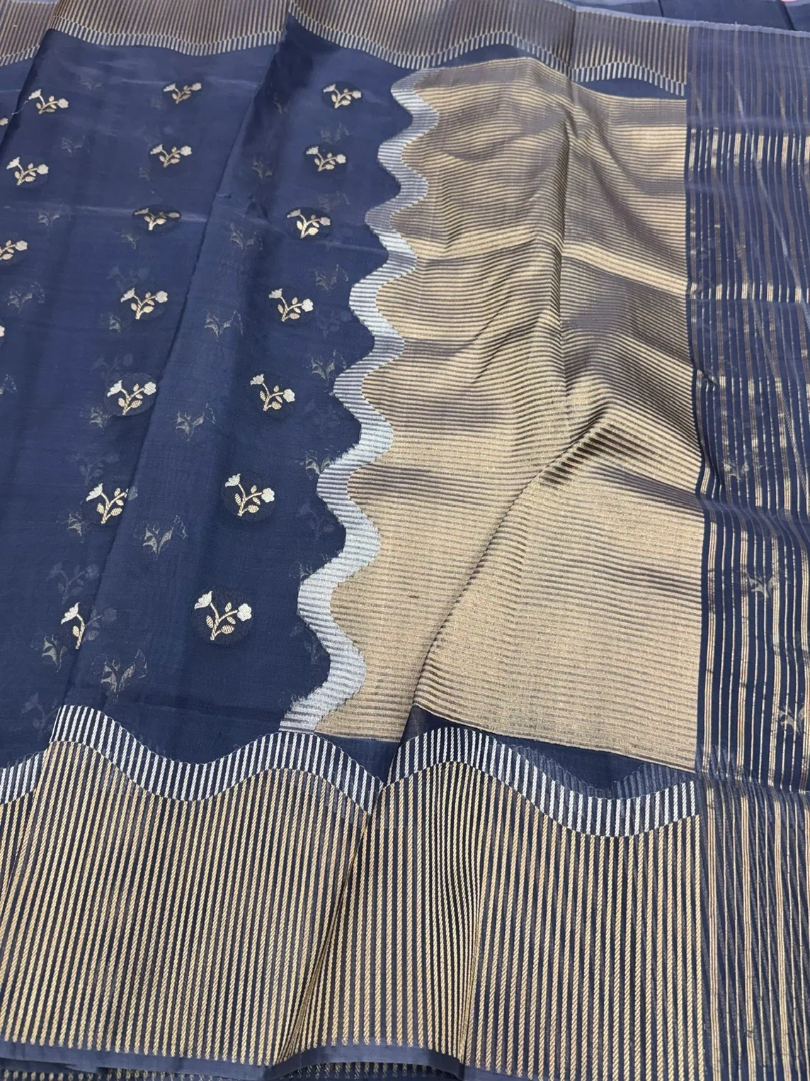 Navy Blue Handwoven Pure Banarasi Organza Silk Saree - Image 3