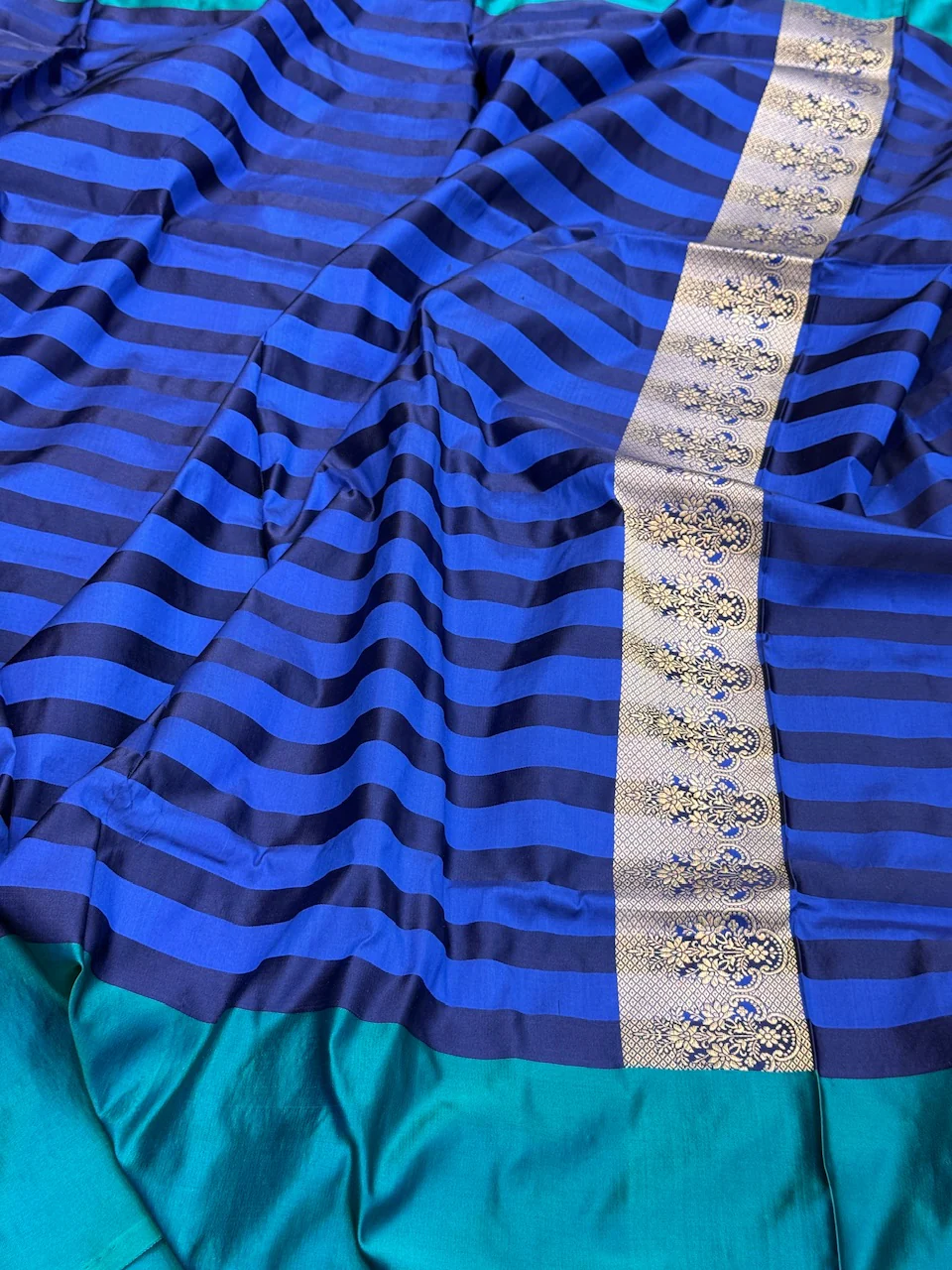 Handwoven Banarasi Satin Border Silk Saree - Image 3