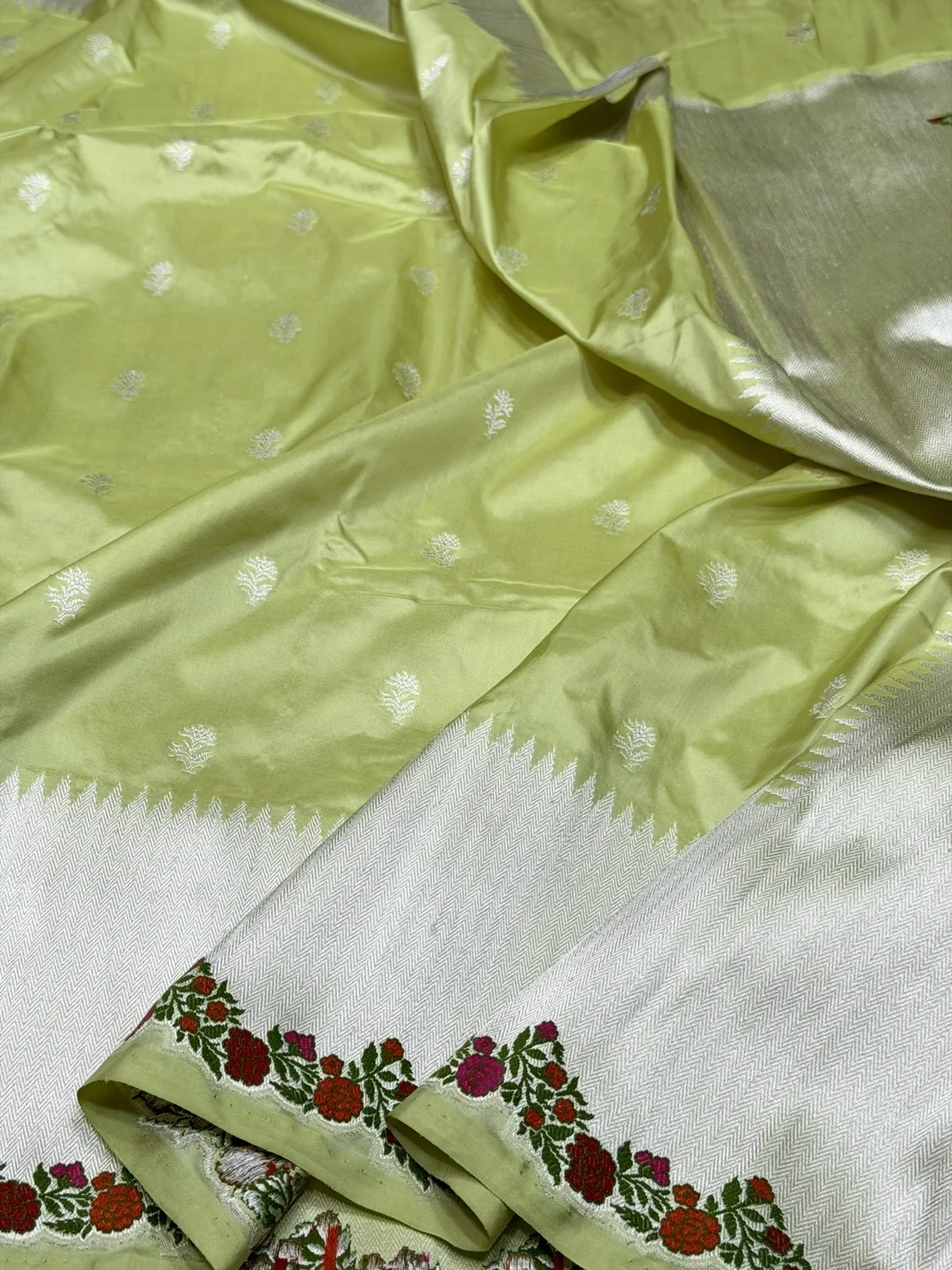 Pista Handwoven Pure Banarasi Silk Saree in Kadwa Weave – Katan Silk with Skirt Pattern Design