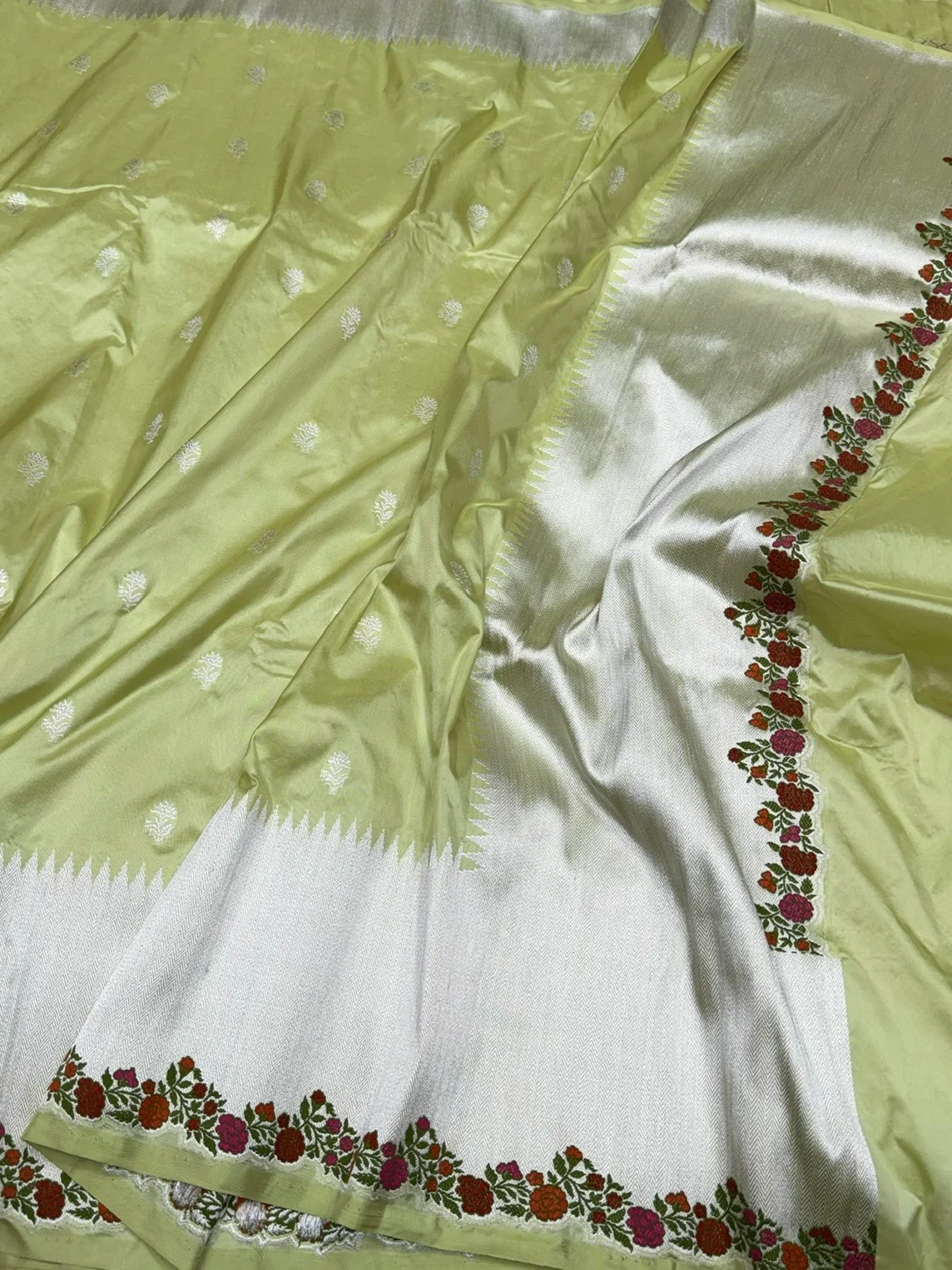 Pista Handwoven Pure Banarasi Silk Saree in Kadwa Weave – Katan Silk with Skirt Pattern Design - Image 3