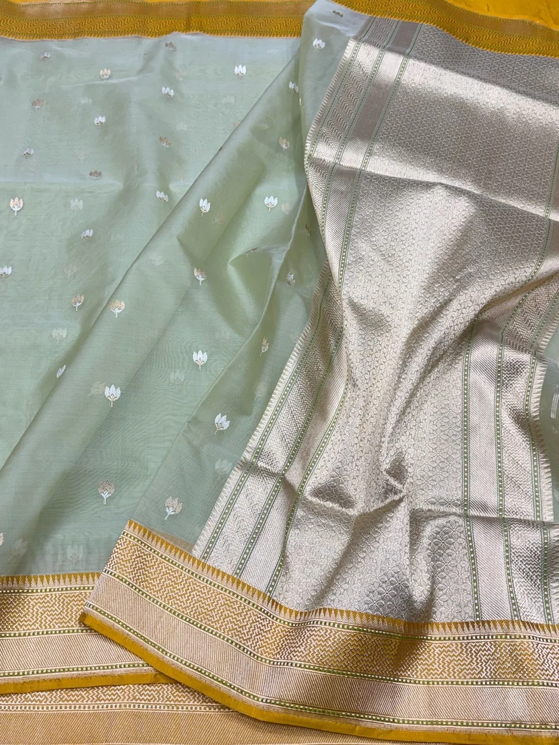 Pista Handwoven Pure Organza Silk Saree - Image 3