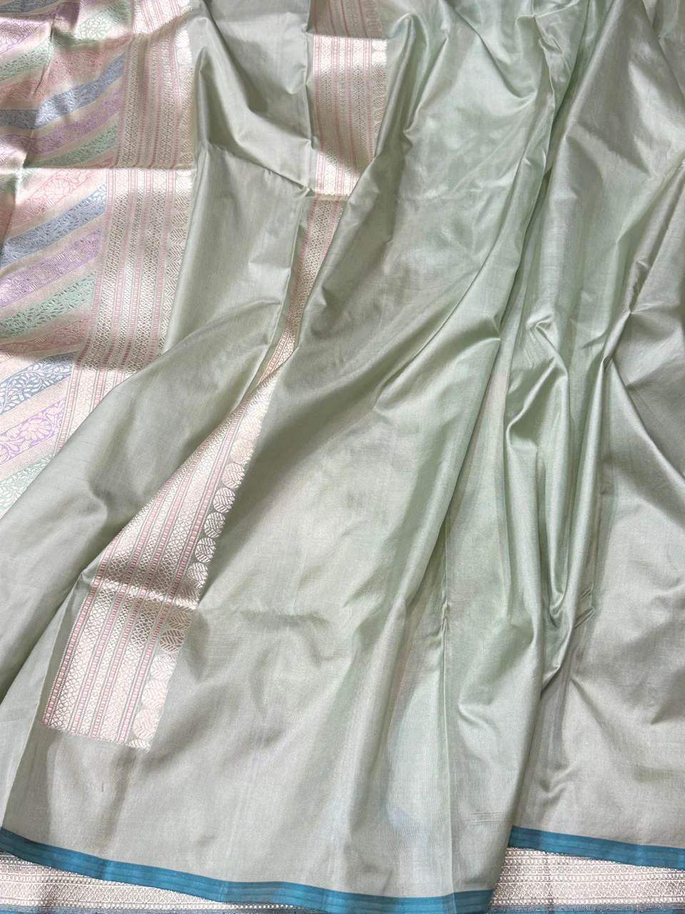 Handwoven Pure Banarasi Silk Brocade Saree - Image 13