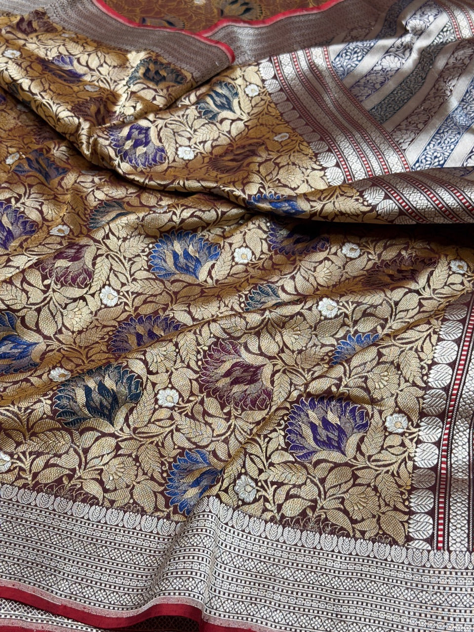 Handwoven Pure Banarasi Silk Brocade Saree - Image 4