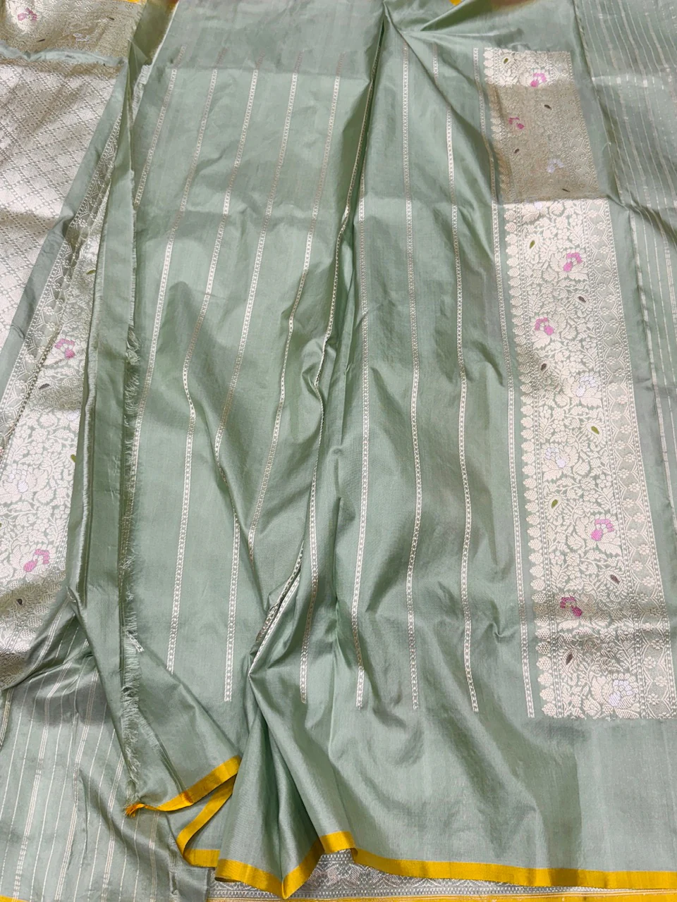 Pista Rangkaat Handwoven Pure Banarasi Saree - Image 3