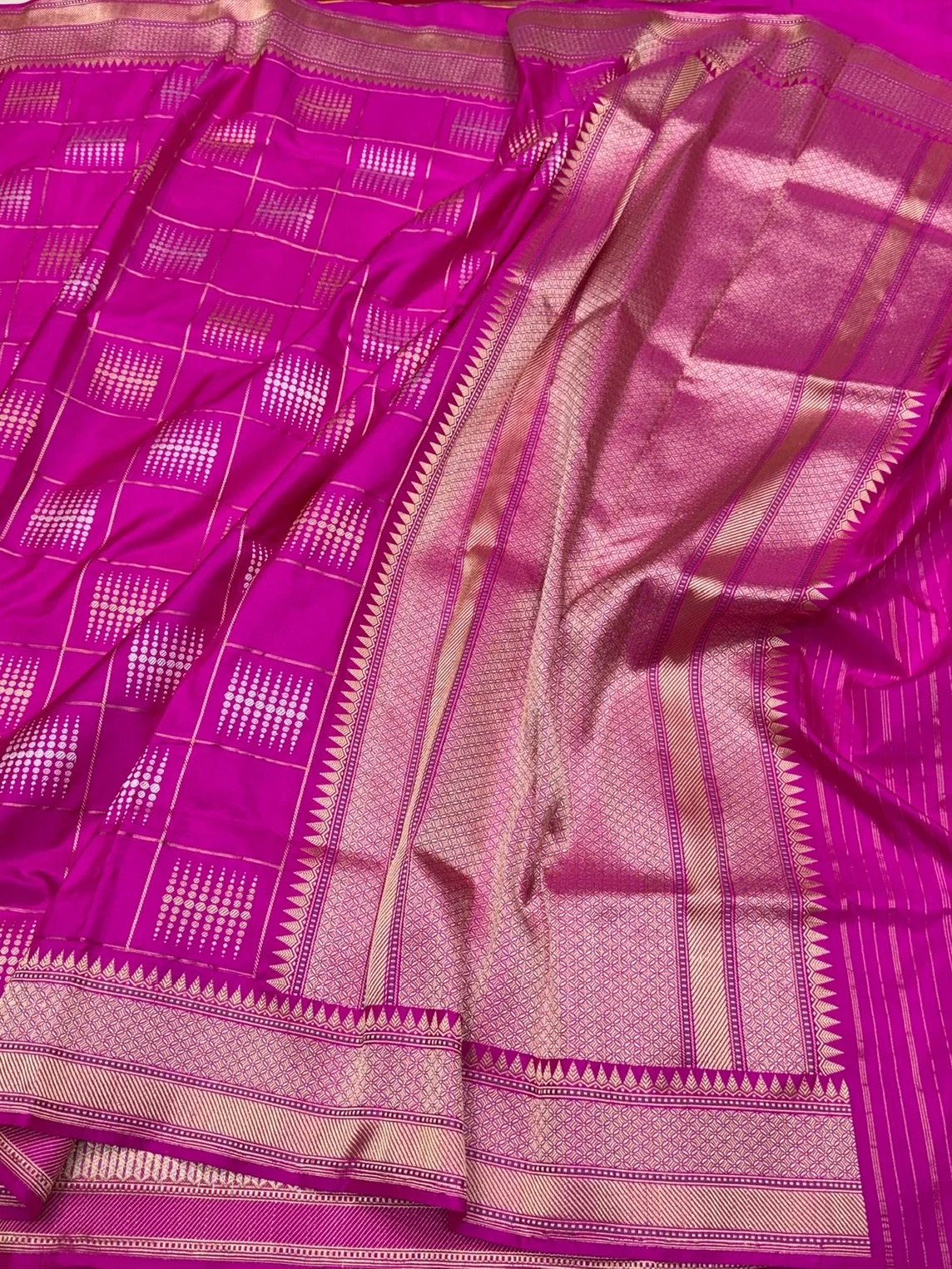 Rani Pink Handwoven Pure Banarasi Silk Saree – Kadwa Weave in 100% Katan Mulberry Silk - Image 3