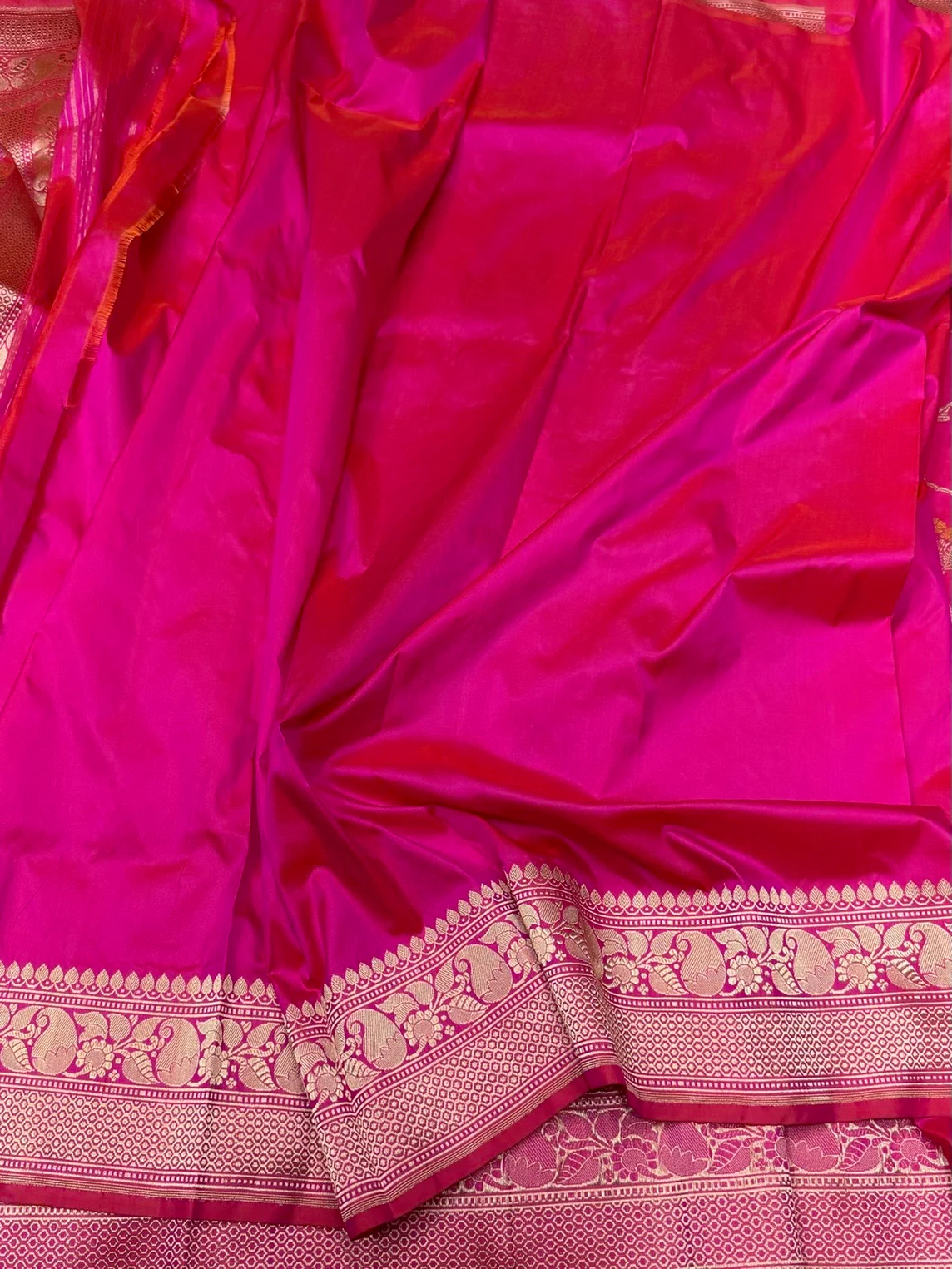 Rani Pink Handwoven Pure Banarasi Silk Saree – Kadwa Weave in 100% Katan Mulberry Silk - Image 2