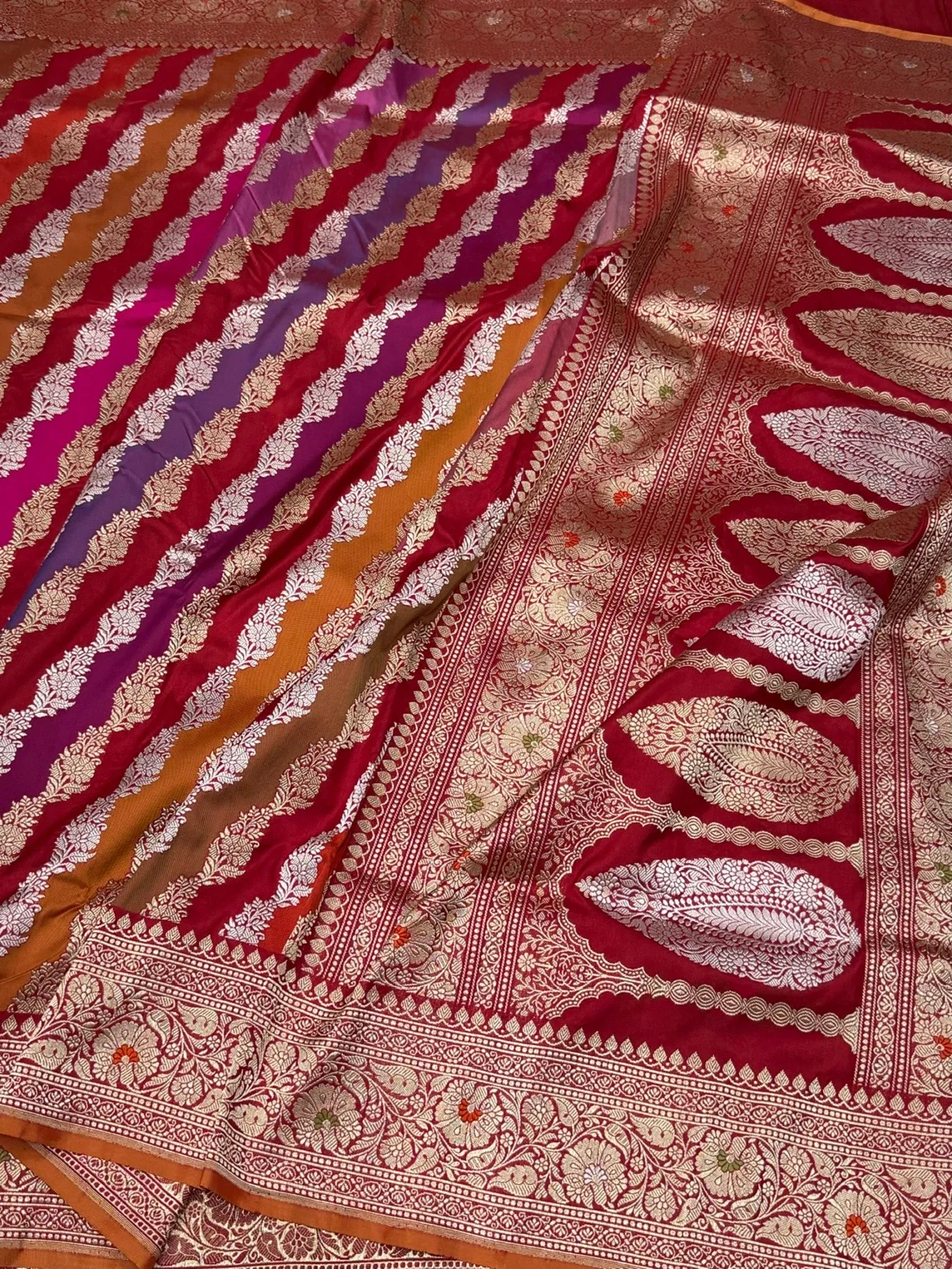 Red Handwoven Pure Banarasi Rangkaat Silk Saree - Image 3