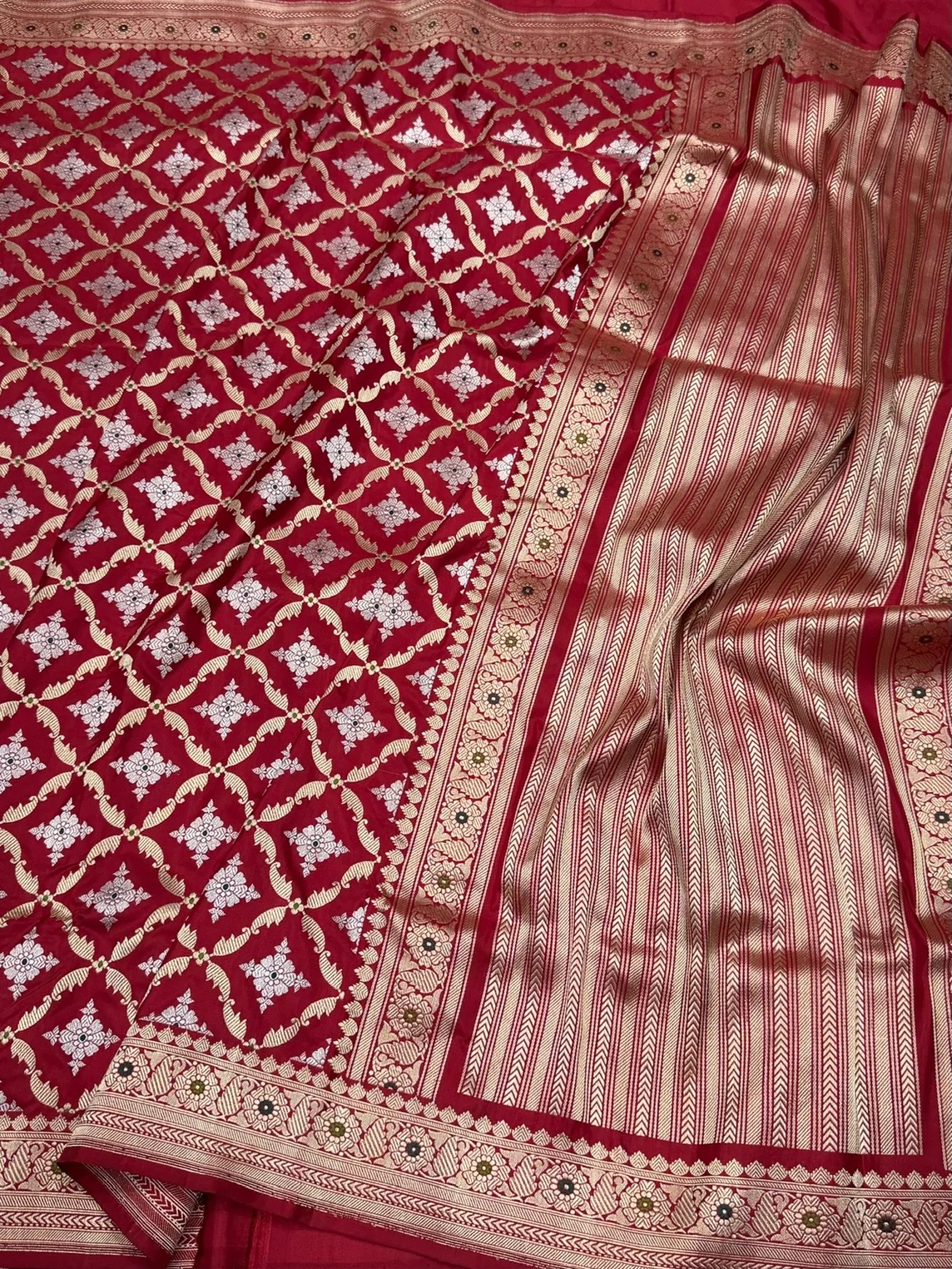 Red Handwoven Pure Banarasi Silk Saree - Image 3
