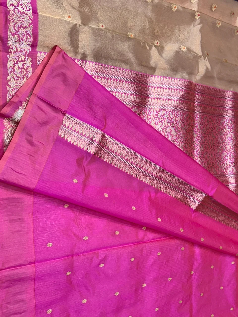 Rose Gold Handwoven Banarasi Pure Tissue Saree - Image 2
