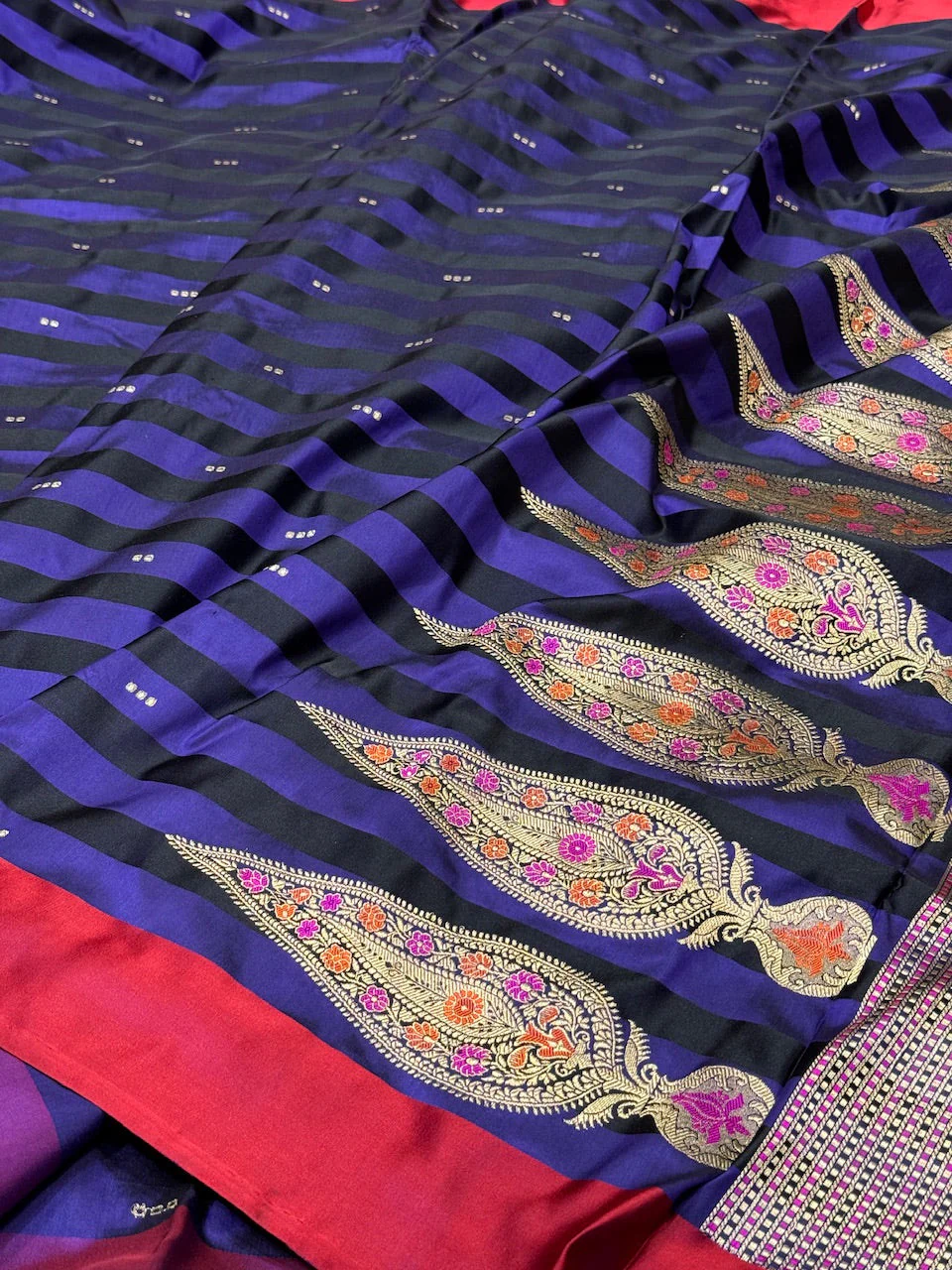 Handwoven Banarasi Pure Mashru Satin Silk Saree - Image 3