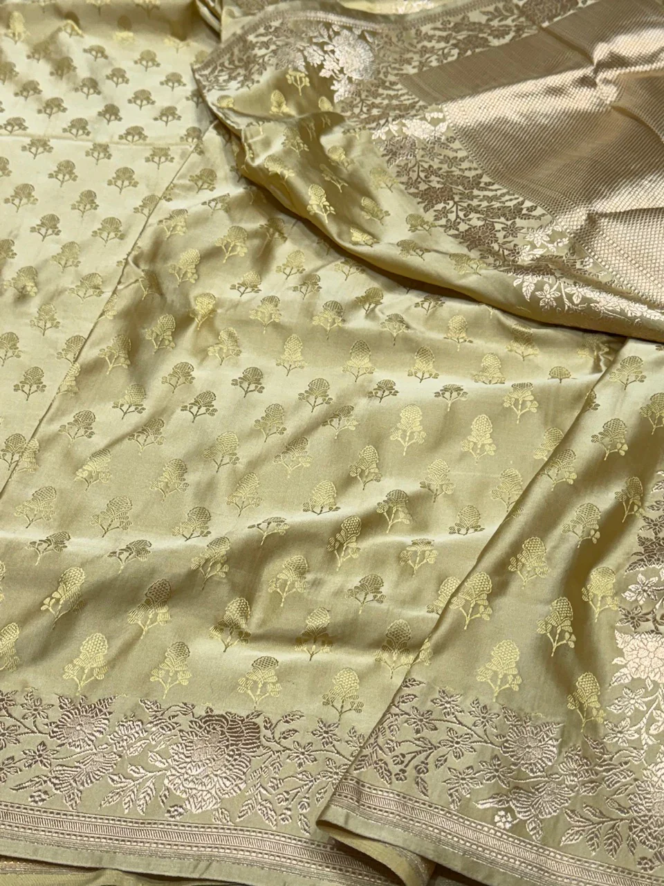 Rose Border Handwoven Pure Banarasi Satin Tanchoi Silk Saree - Image 11