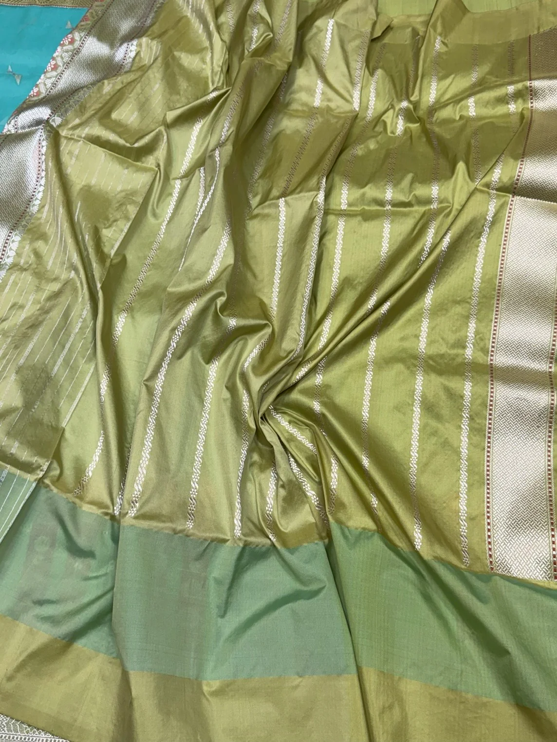 Sea Green Handwoven Pure Organza Silk Saree - Image 2