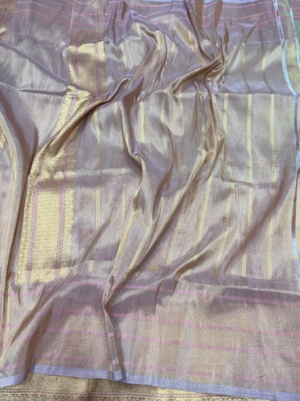 Soft Sea Green Handwoven Pure Banarasi Tissue Saree in Kadwa Weave | Pure Katan Tissue Silk - Image 2