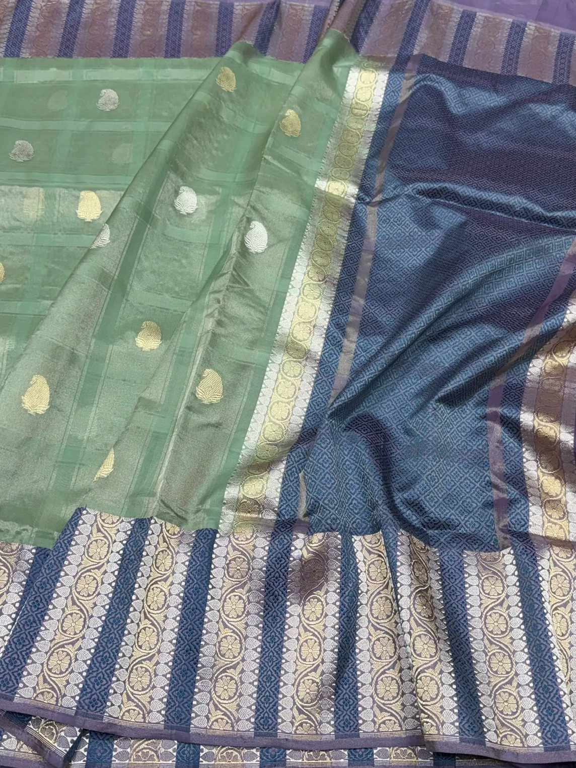 Soft Sea Green Handwoven Pure Banarasi Tissue Saree in Kadwa Weave | Pure Katan Tissue Silk - Image 2