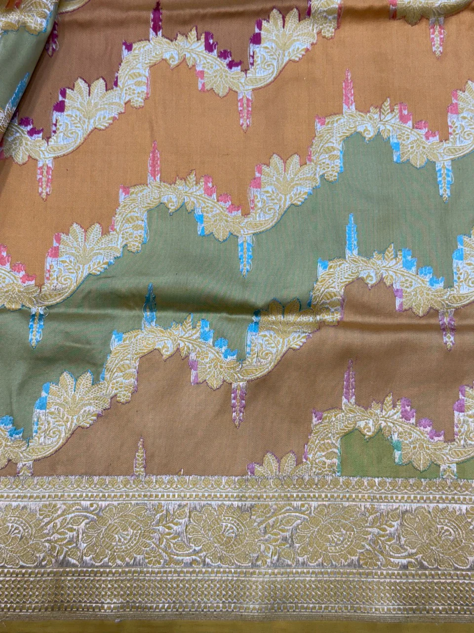 Yellow Handwoven Pure Banarasi Rangkaat Saree - Image 4